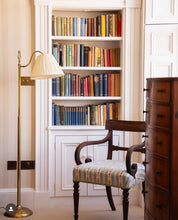 Load image into Gallery viewer, Vintage solid brass floor lamp