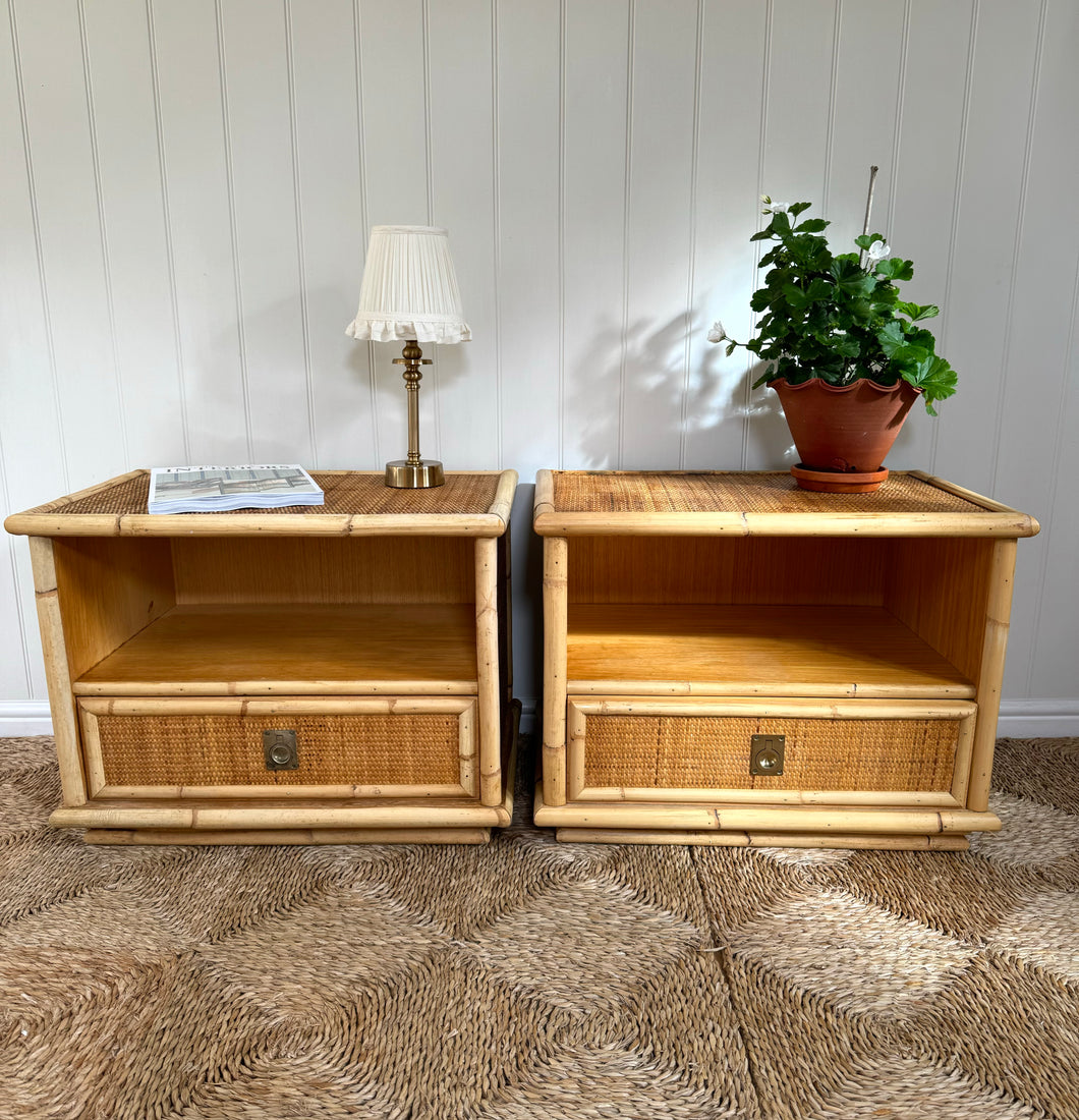 A beautiful pair of vintage original 70’s Italian Dal Vera bedsides.