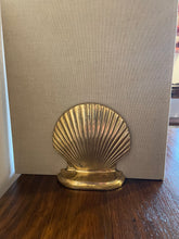 Load image into Gallery viewer, A pair of vintage brass shell bookends

